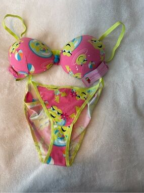 Fruit of the Loom Pink and Lime playful frog Print Bikini bra and panty set